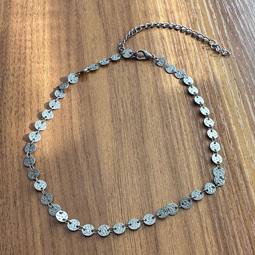 GUC Gunmetal Disc Choker Necklace 🌺